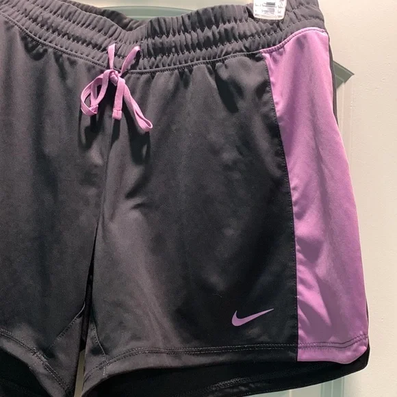 NIKE SIZE SMALL BRAND NEW ATHLETIC SHORTS - Picture 2 of 6